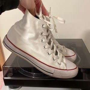 WHITE HIGHTOP CONVERSE SIZE 7.5